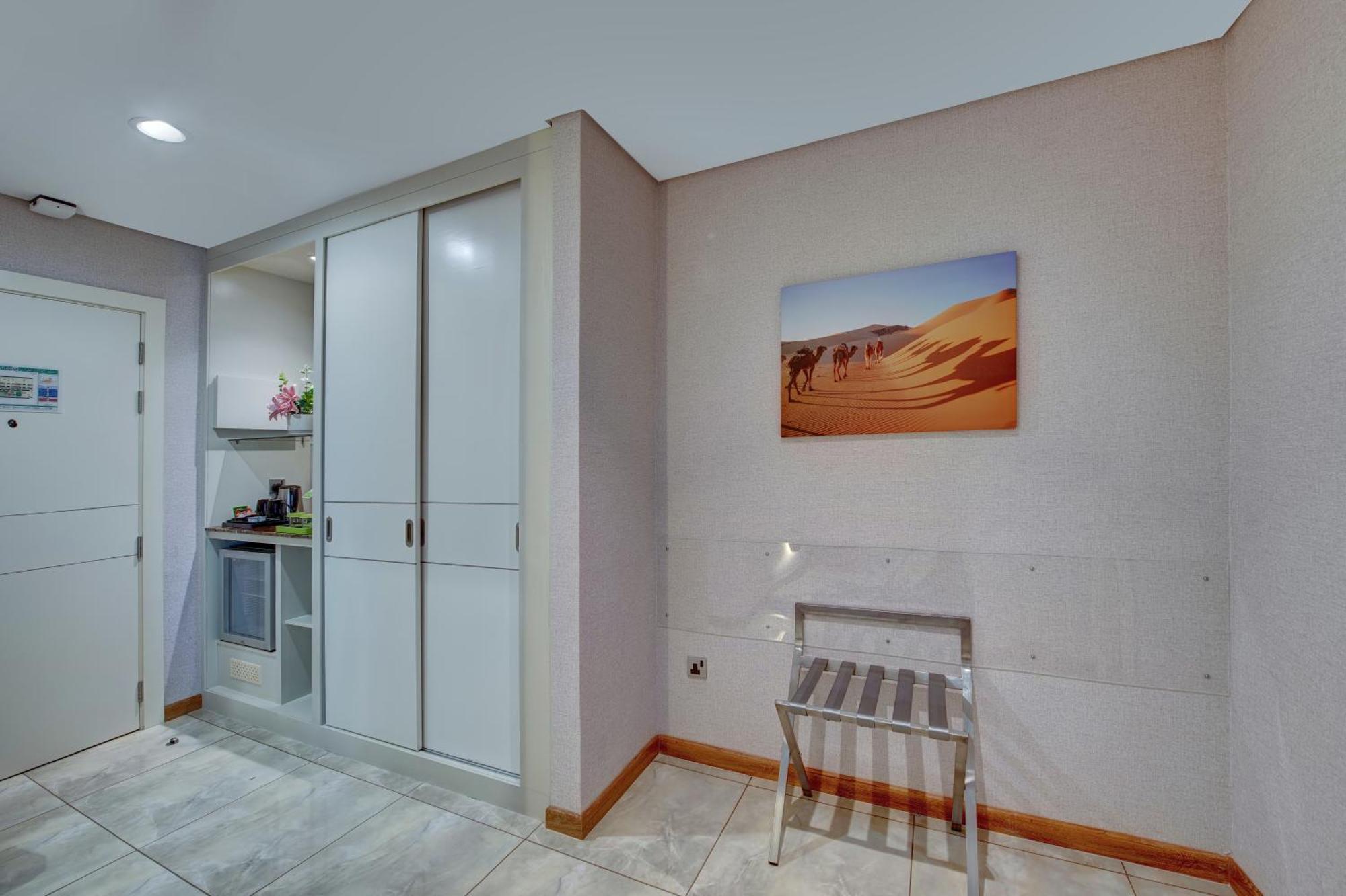 La Quinta By Wyndham Abu Dhabi Al Wahda Ξενοδοχείο Εξωτερικό φωτογραφία
