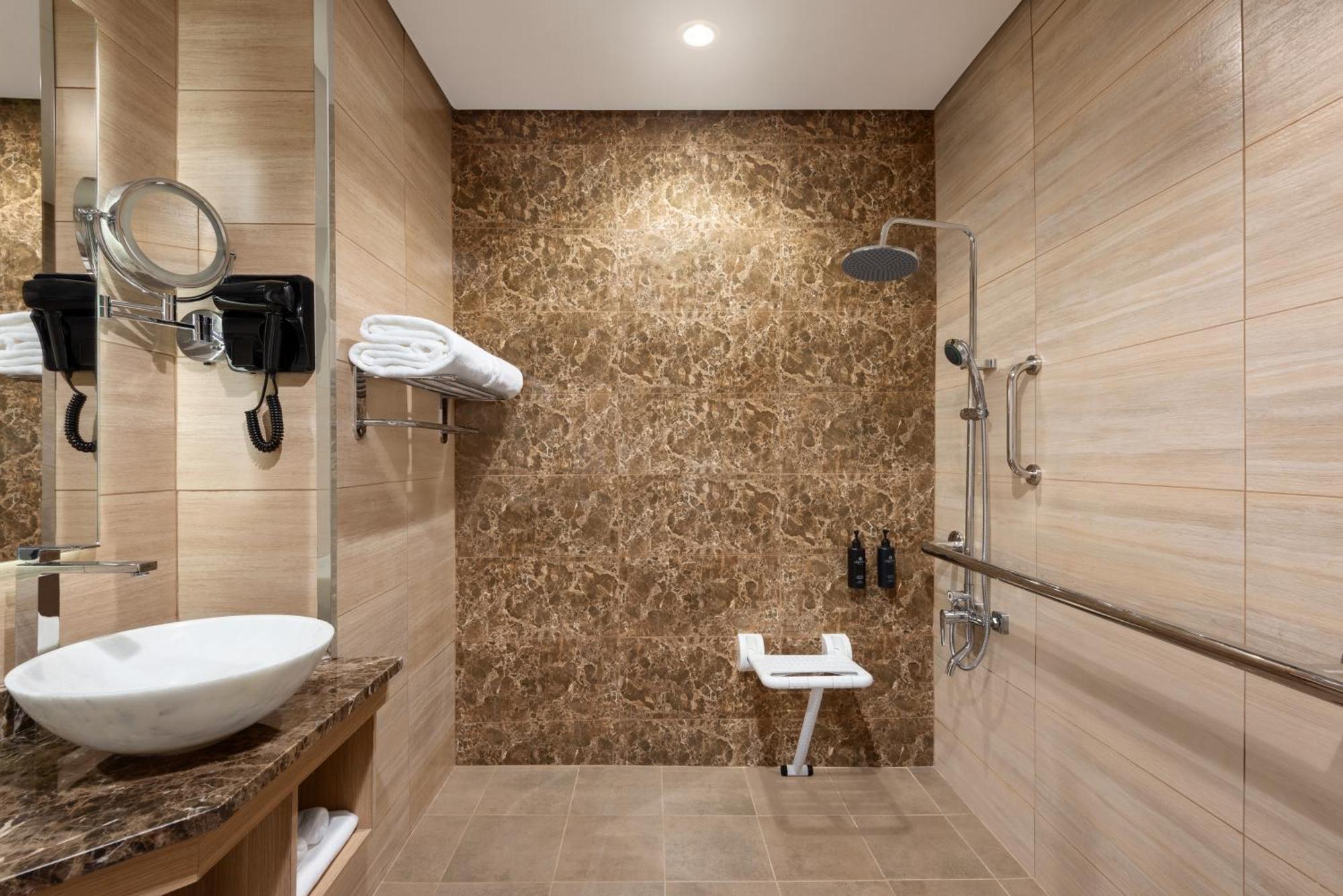 La Quinta By Wyndham Abu Dhabi Al Wahda Ξενοδοχείο Εξωτερικό φωτογραφία