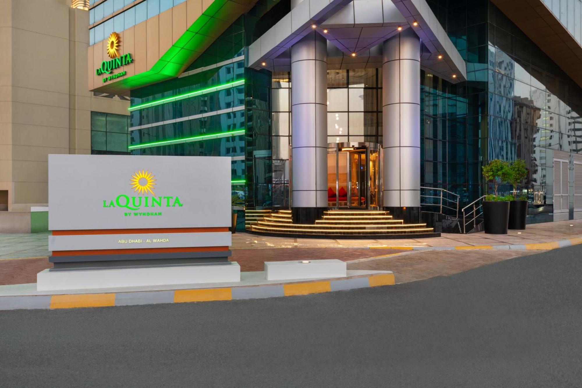 La Quinta By Wyndham Abu Dhabi Al Wahda Ξενοδοχείο Εξωτερικό φωτογραφία