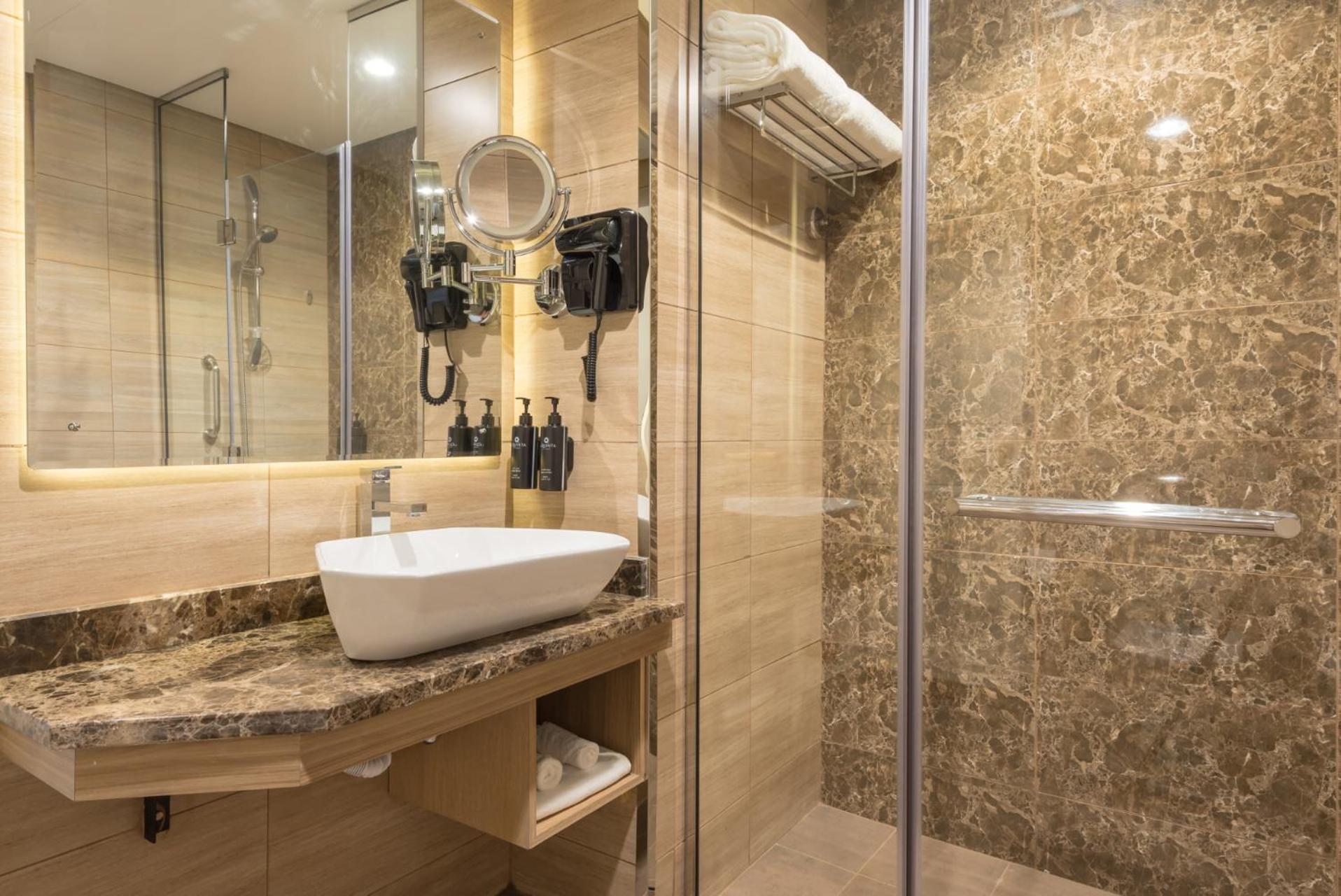 La Quinta By Wyndham Abu Dhabi Al Wahda Ξενοδοχείο Εξωτερικό φωτογραφία